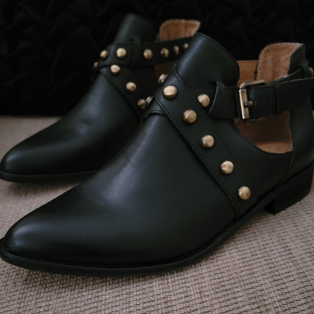 CORSO COMO DOON GENUINE LEATHER  STUDDED ANKLE BOOTS